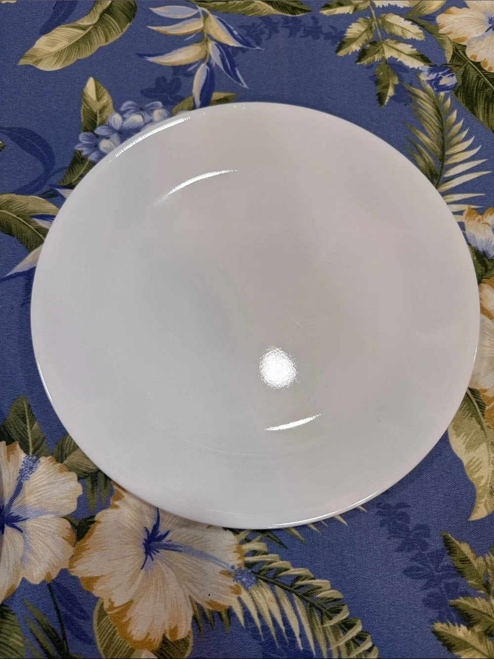 White Corelle dinner plates set of four